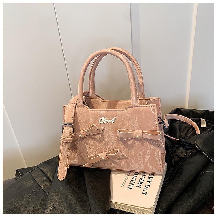 

High sense versatile fashion small square bag spring and summer 2025 new niche design messenger bag women s handbag рожевий