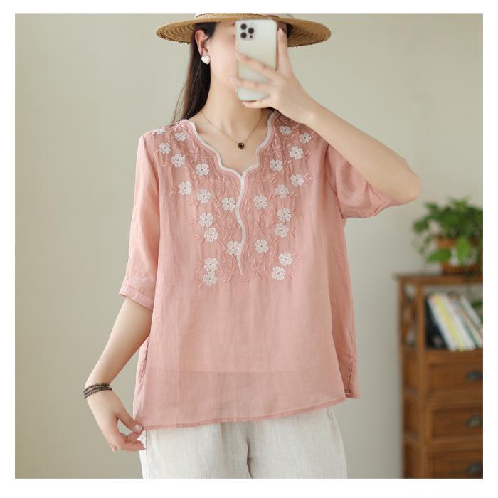 Elegant Pink Embroidered Women's T-Shirt with Irregular Grid Design