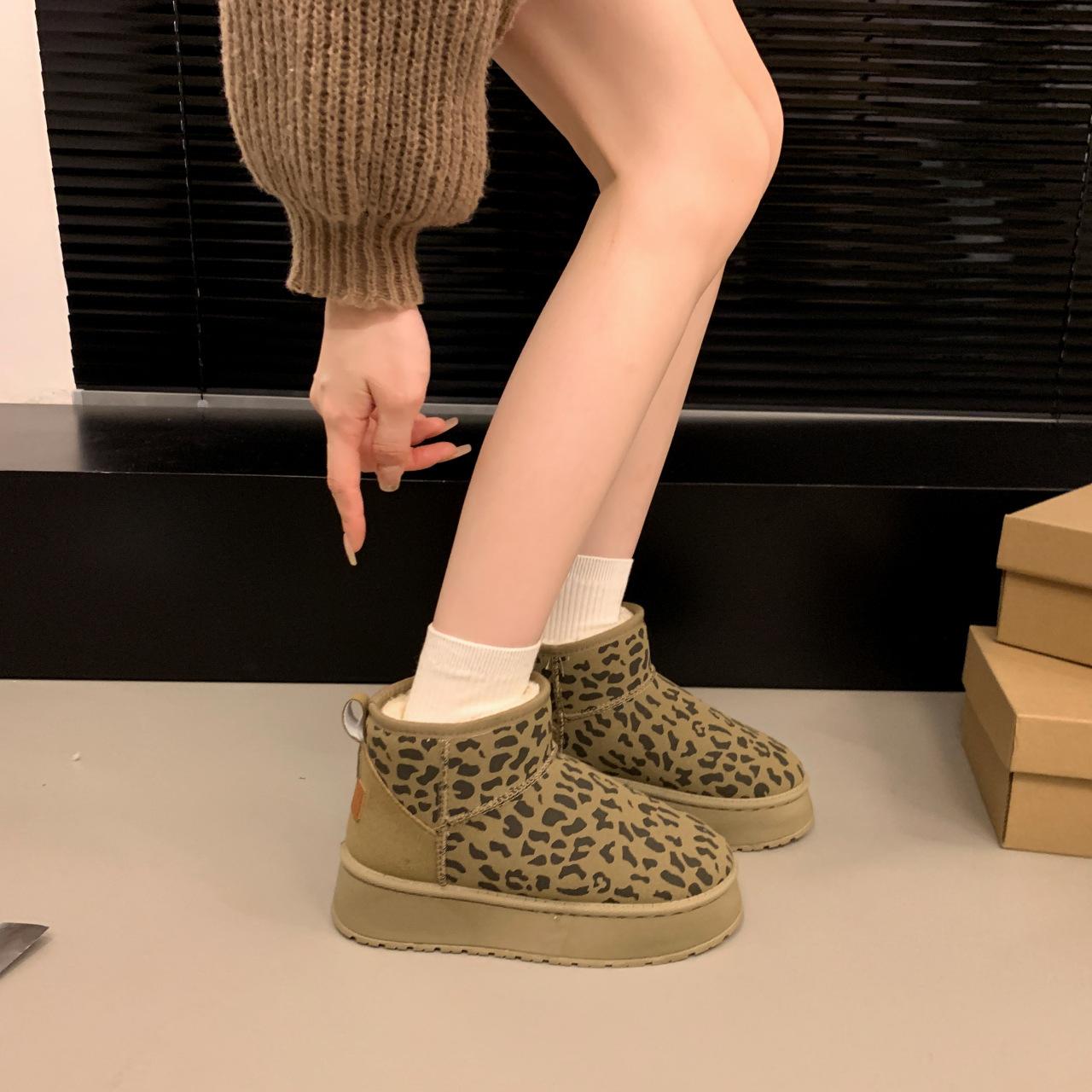 

2025 зима новые женские модные леопардовые зимние сапоги на толстой подошве с высокой платформой, теплые дутики с флисовой подкладкой 41 хаки