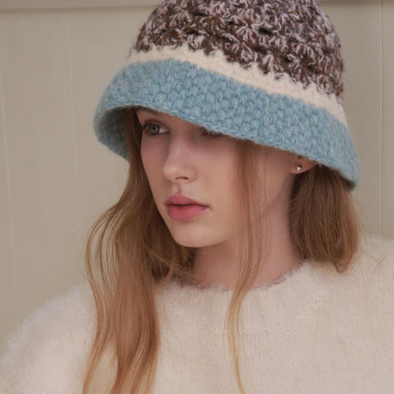 ALLINCOMPLETE Shell Crochet Hat (2 Colors)