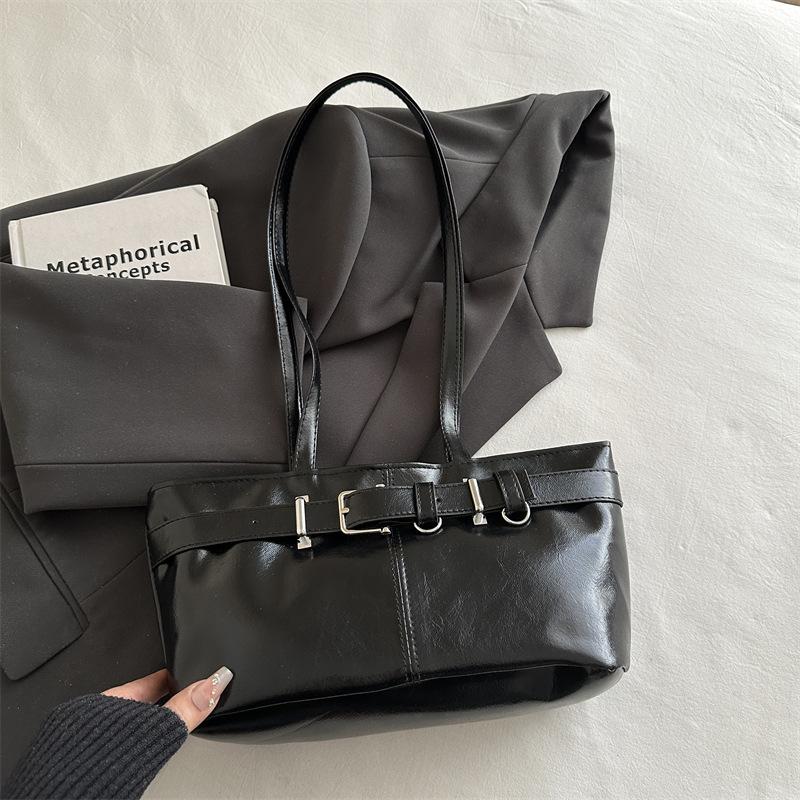 

Small-scale Design Casual Trendy Underarm Bag for Commuting with Unique and Lightweight Single Shoulder Bag Style чёрный