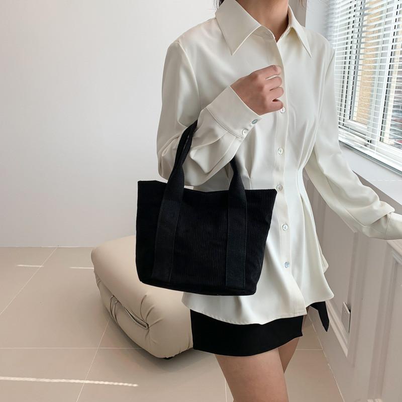 Trendy Summer Tote Bag For Women Featuring Unique Design And Spacious Interior