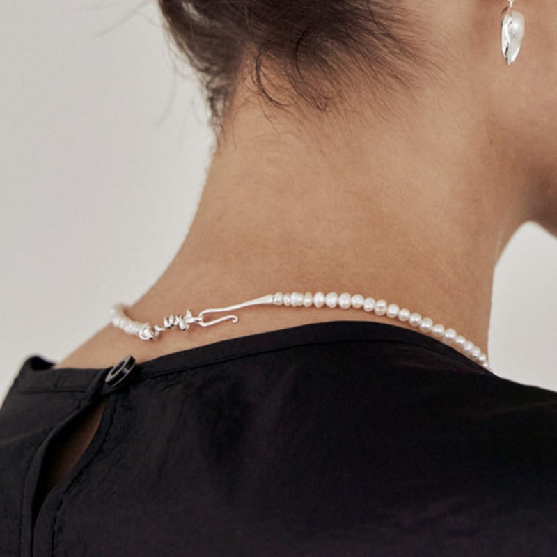 Dewy Desert Vine Pearl Necklace