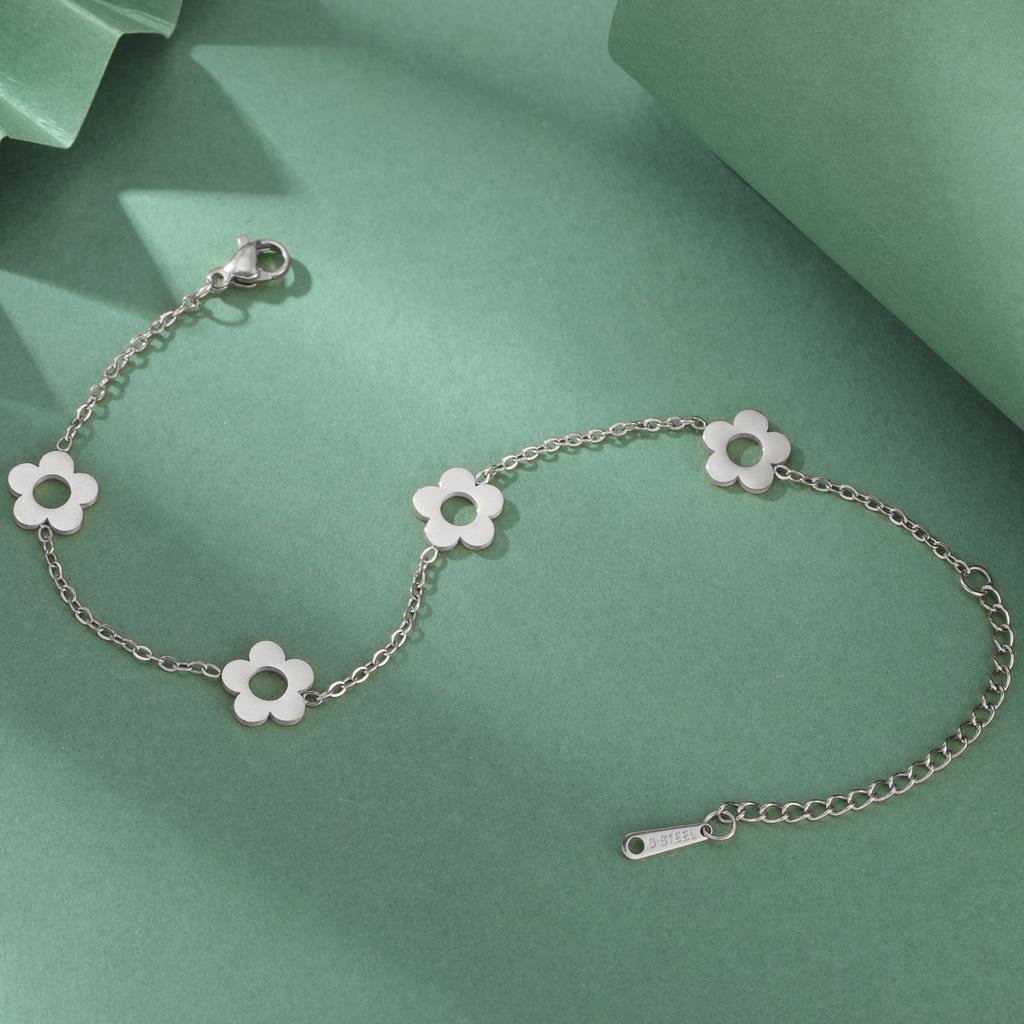 Simple Welded Flower Pendant Bracelet with Four Blossoms Fashion Versatile Best Friend Jewelry