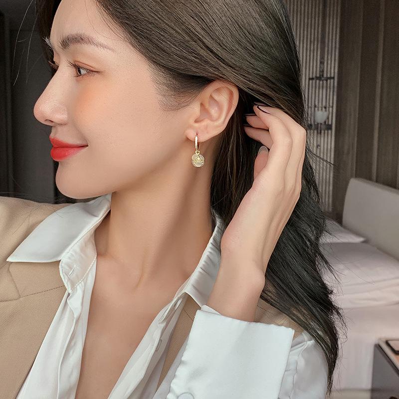 Exquisite Cat's Eye Stud Earrings: Trendy, High-End Design for Women, Autumn/Winter 2021