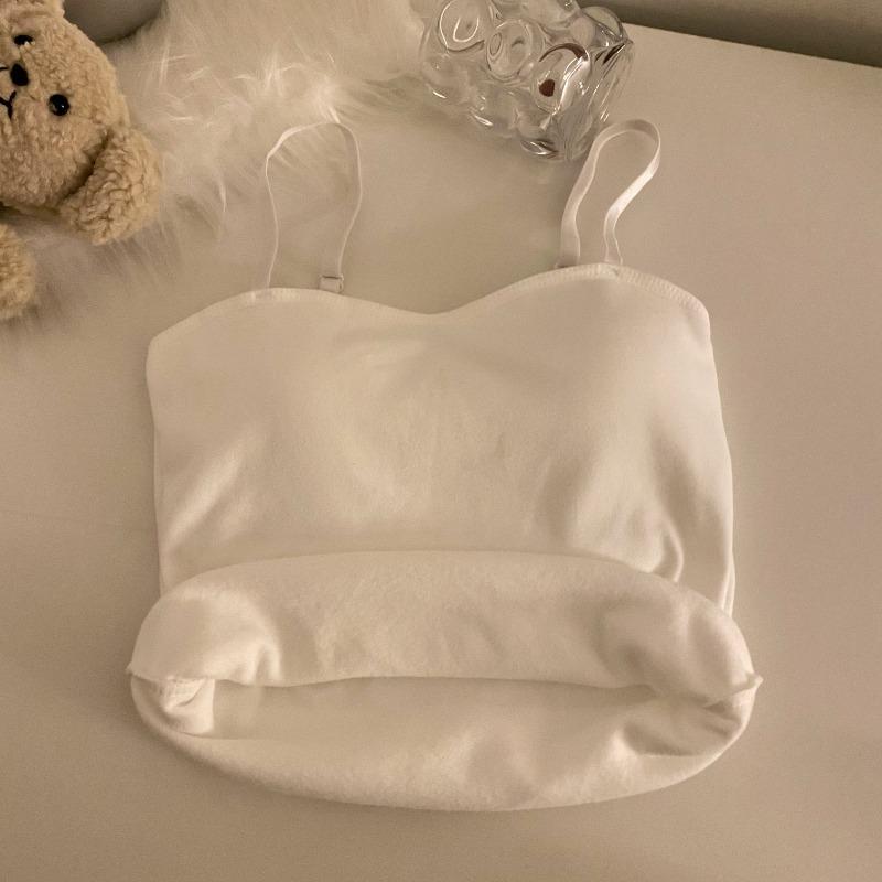 Inner Strap Vest Female Winter Little Hottie Sleeveless and Fleece Thickened Warm Base On White