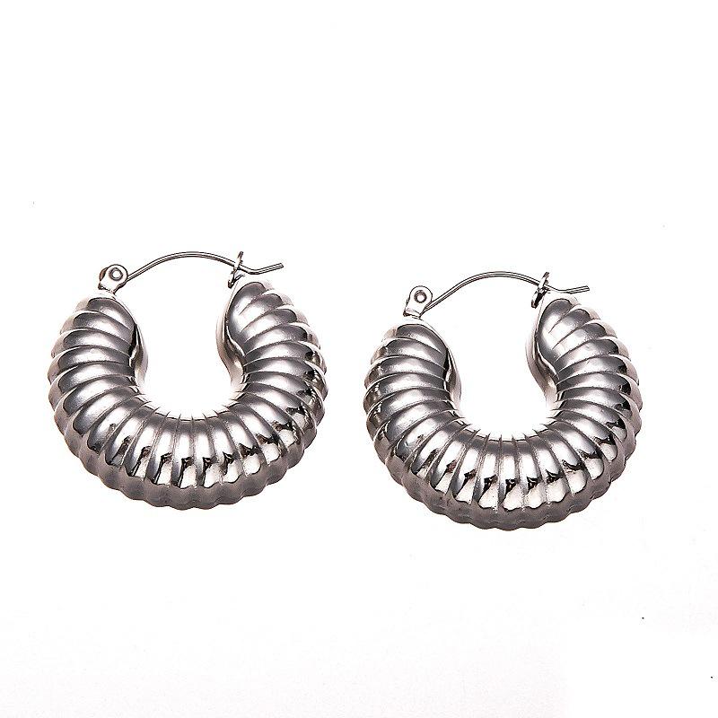 

Высококлассные геометрические титановые серьги с полым узором с золотым покрытием 18 карат