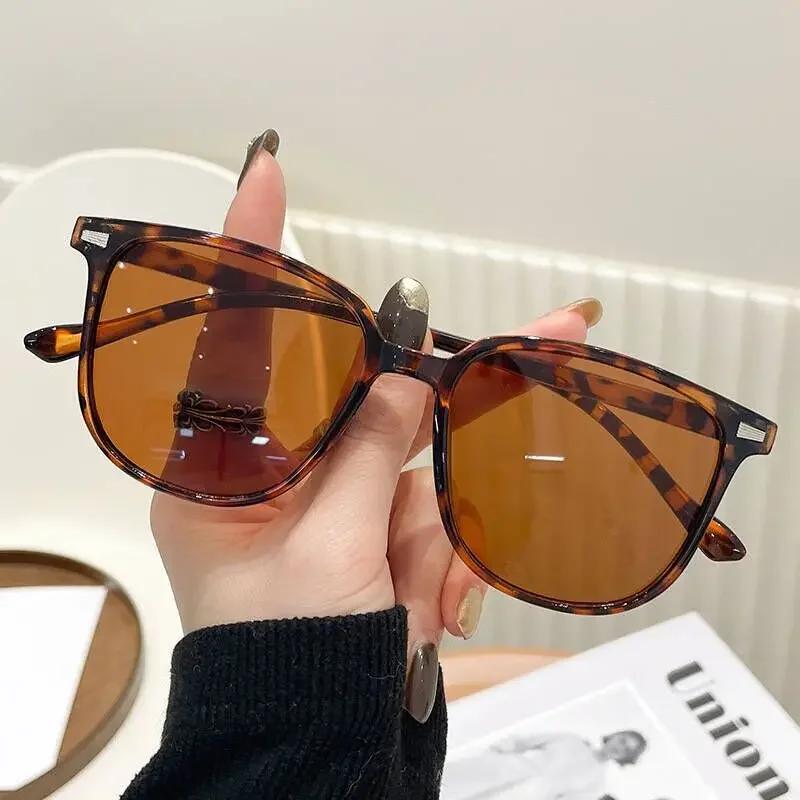 Trendy Square Sunglasses for Women Classic Vintage Retro UV400 Eye Protection Riding Sun Eyeglasses Men Latest Trend Outdoor Use Driving Glasses