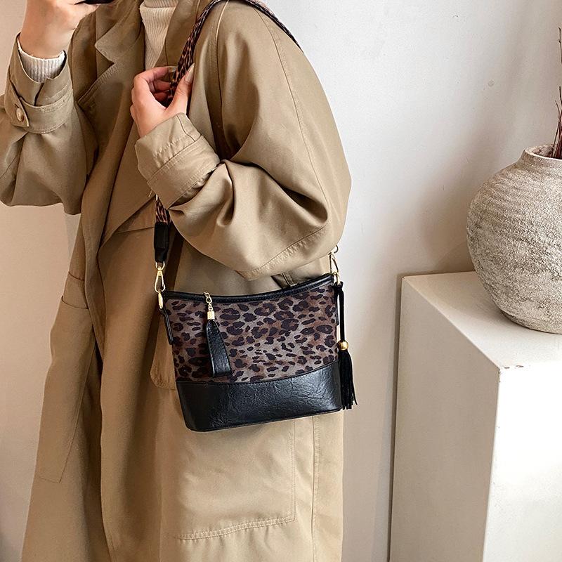 Foreign style chain bag 2025 new trendy fashion Internet celebrity women's bag retro shoulder oblique span bag women's versatile stray bag