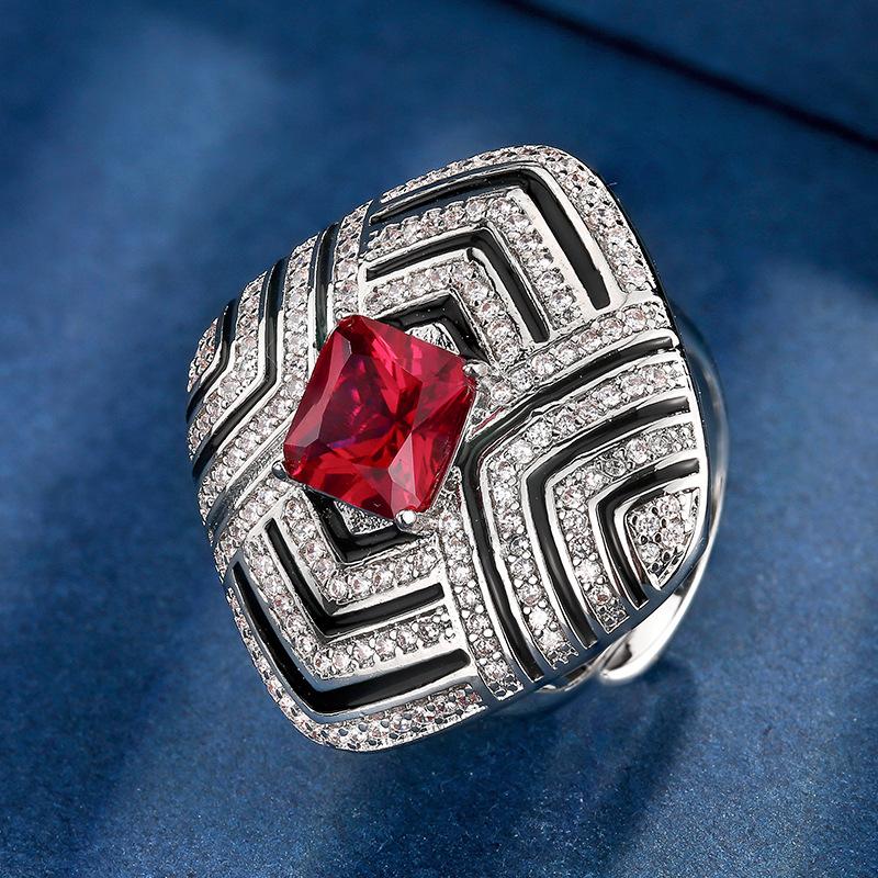 

Ювелирные изделия Медное основание Позолоченное Ретро Имитация Красного Корунда Принцесса Квадратный Персонализированный Набор Главный 8 * 8