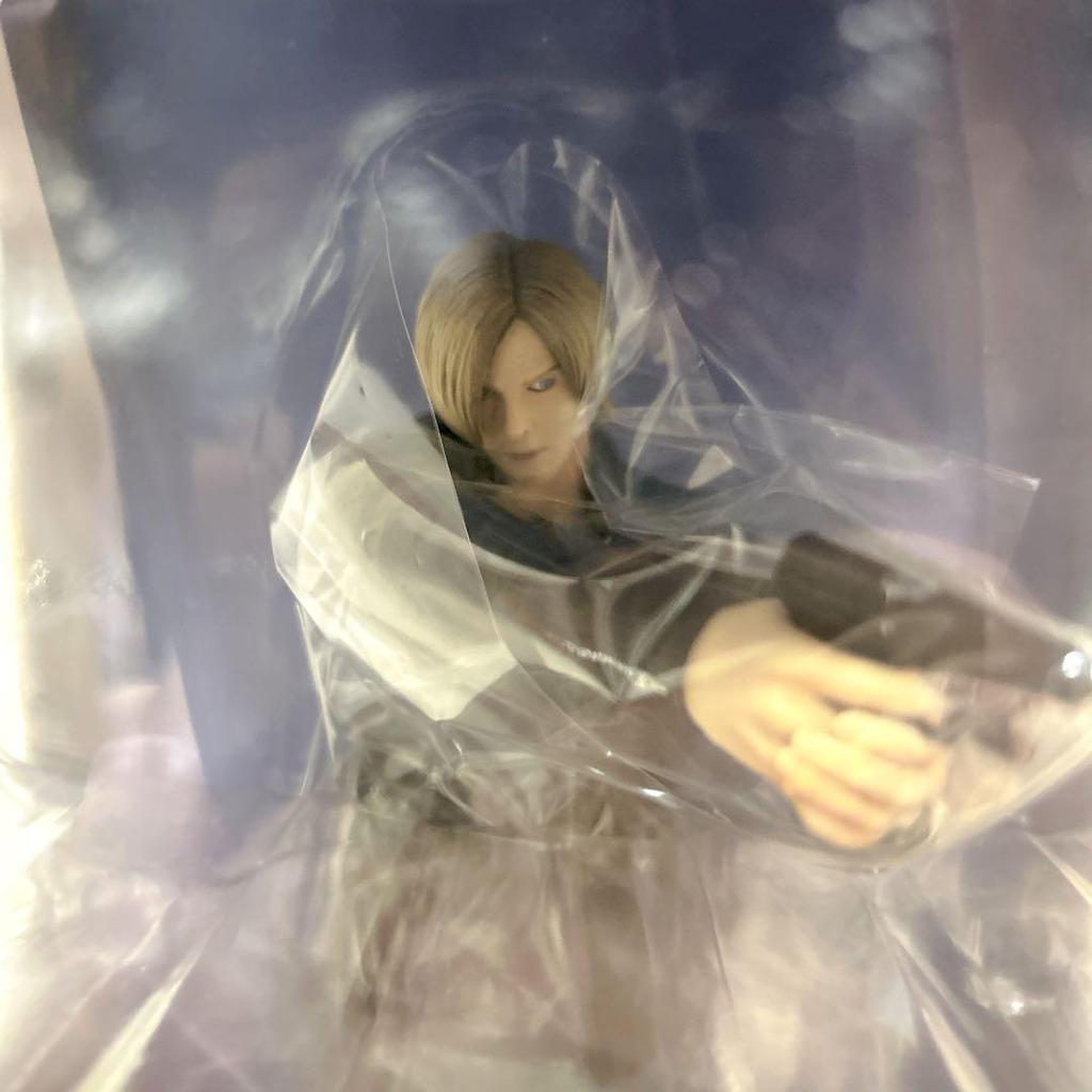 [USED] Rare Resident Evil Leon Figure
