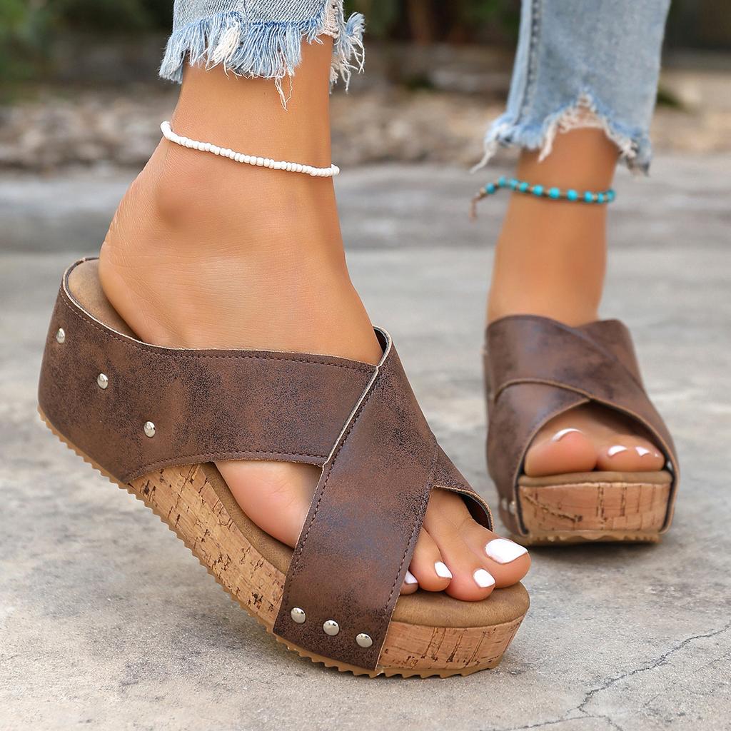 2025 summer new fish mouth large size light and comfortable slope heel thick bottom one pedal fashion cool slippers women