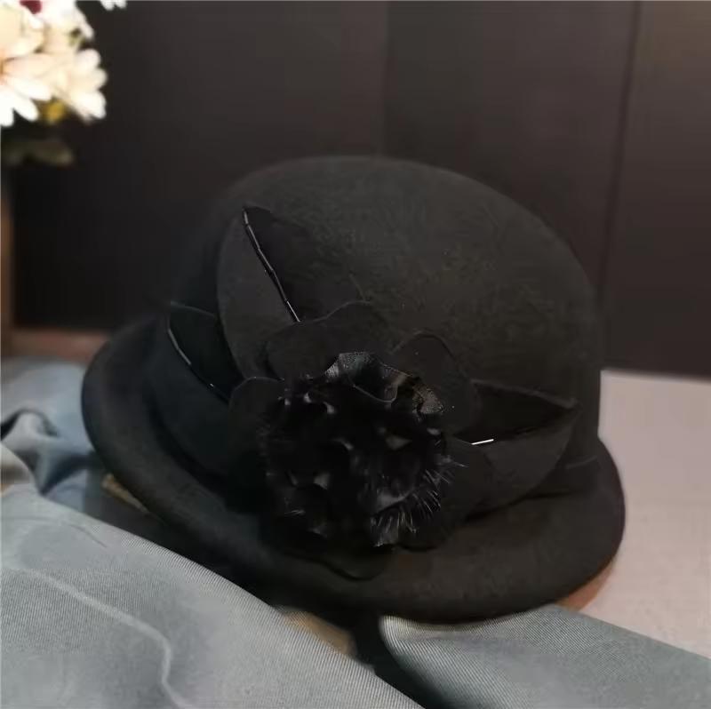 Women's Elegant Fall Winter Beret Hat Luxury Pearl Soft Wool with Flower Bow New Style Fashionable Warm for Casual Party Scenes