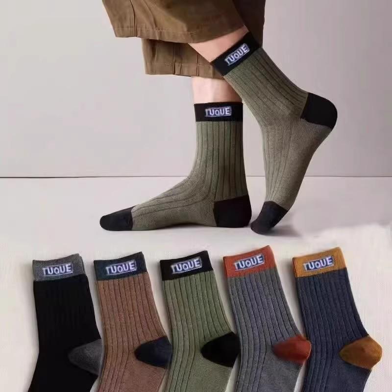 Yi Fan Men's Mid-Tube Striped Socks - Trendy and Versatile for All Seasons