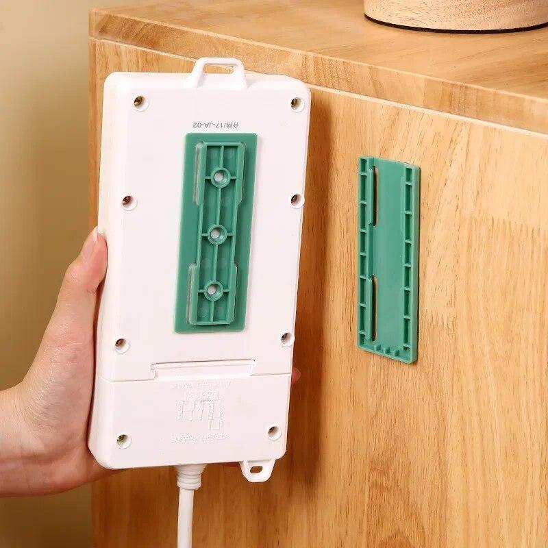 Fissatore per strisce di prese elettriche autoadesive, montaggio a parete, supporto per spina autoadesivo senza foratura, per cucina, casa, ufficio