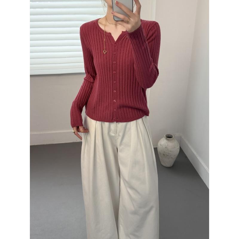 V-neck gentle wind knitted small cardigan top, female slim body, pit strip texture, versatile outside and thin inside