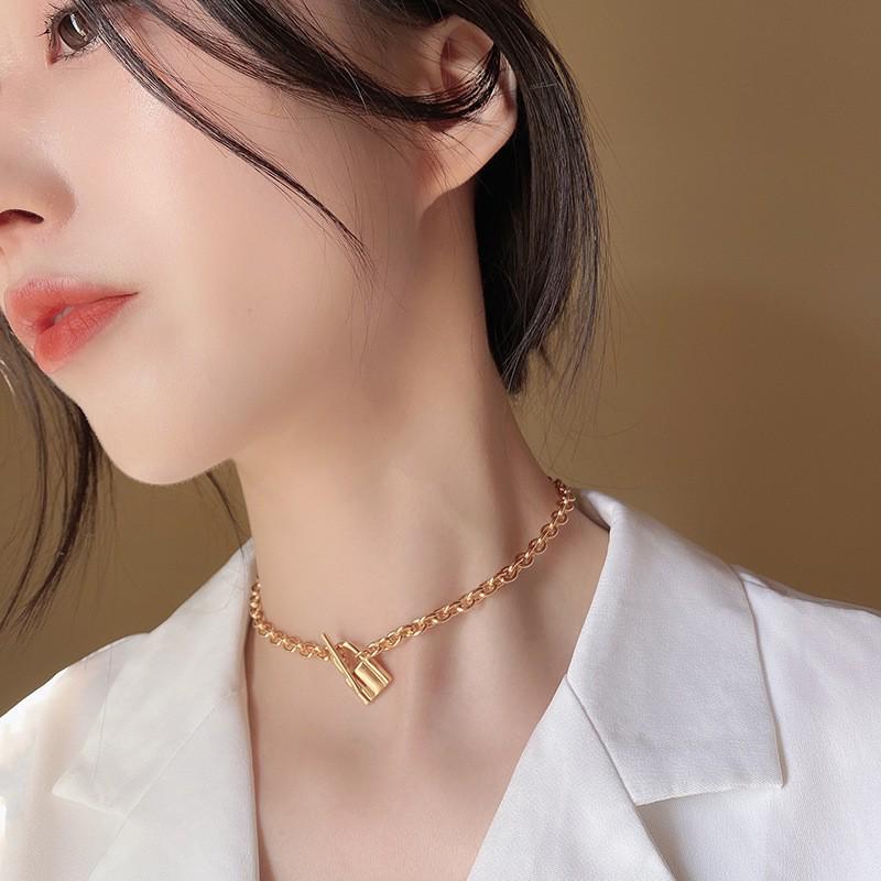 Women's Trendy Heavy Lock Pendant Necklace - Hip Hop Clavicle Chain with Unique Design