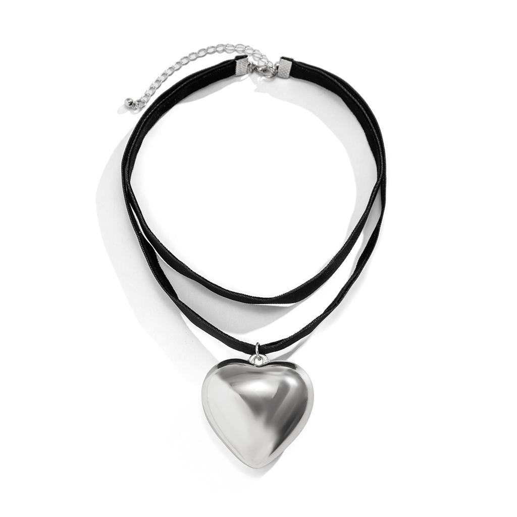 Sweet and cool exaggerated heart-shaped choker necklace, simple long flannel chain fringed necklace, jewelry