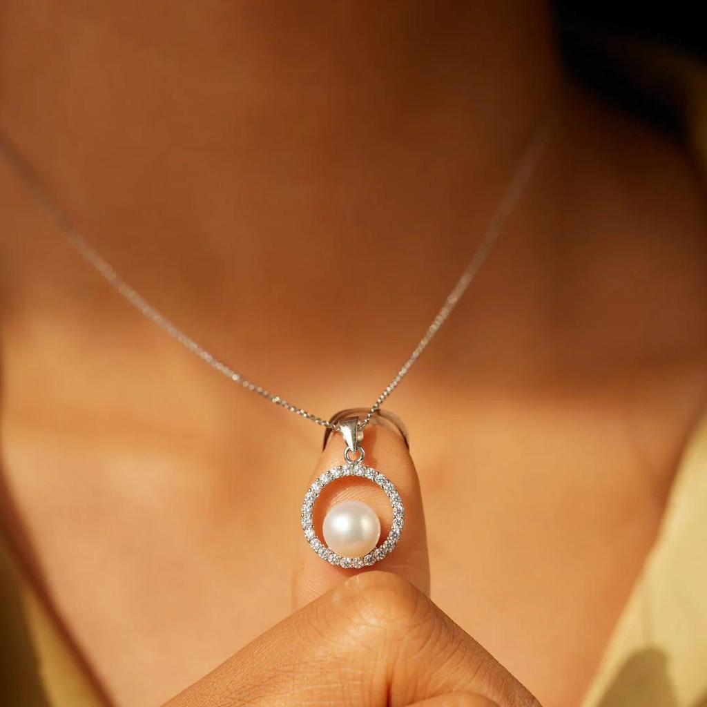 S925 Sterling Silver Freshwater Pearl Necklace with Diamond Accents - Elegant European and American Style Clavicle Chain for Women