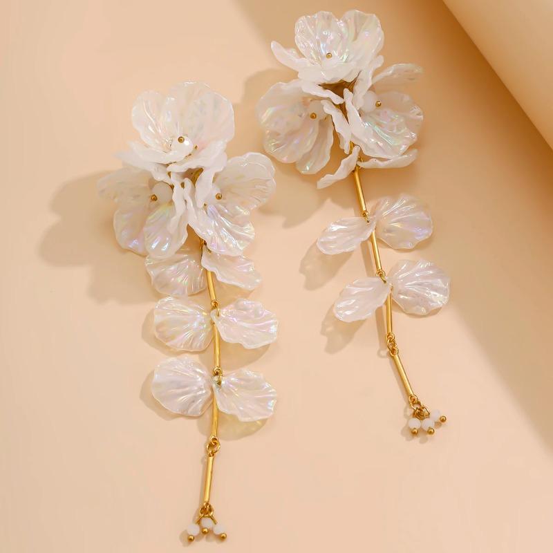 Elegant White Petal Flower Drop Earrings For Women Kpop Hanging Piercing Earring Aesthetic Wed Bridal Jewelry Accessories