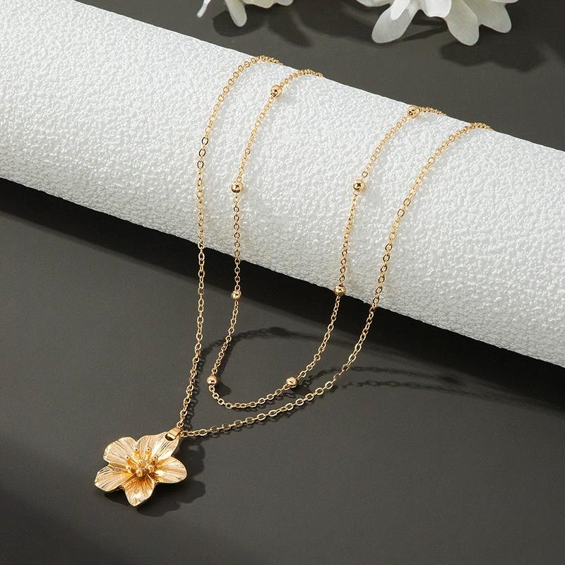 Golden Dopamine Style Flower Pendant Necklace for Women 2026 New Trend Wrinkled Choker Wedding Gifts Accessories