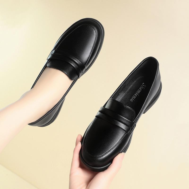 Весняні та осінні маленькі шкіряні туфлі зручні, а м'які підошви підходять для роботи.. Професійні туфлі-човники жіночі туфлі