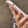 Lila Quaste mit Perlen Handyanhänger Modisches und praktisches Handy-Hängeaccessoire für junge Frauen und trendige Benutzer
