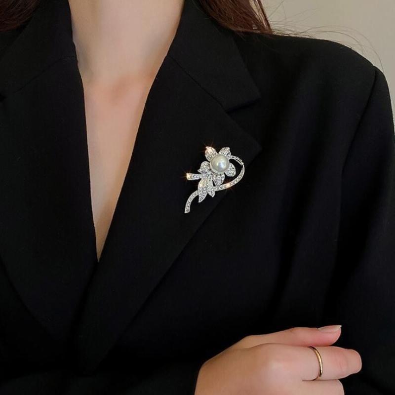 Fashion Creativity Rhinestone Pearl Flower Silver Brooches For Women Clothing Coat Accessories Gifts