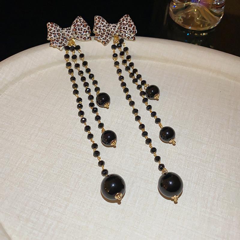 Vintage Silver Black Tassel Geometric Round Stud Earrings for Women - Elegant High-End Design