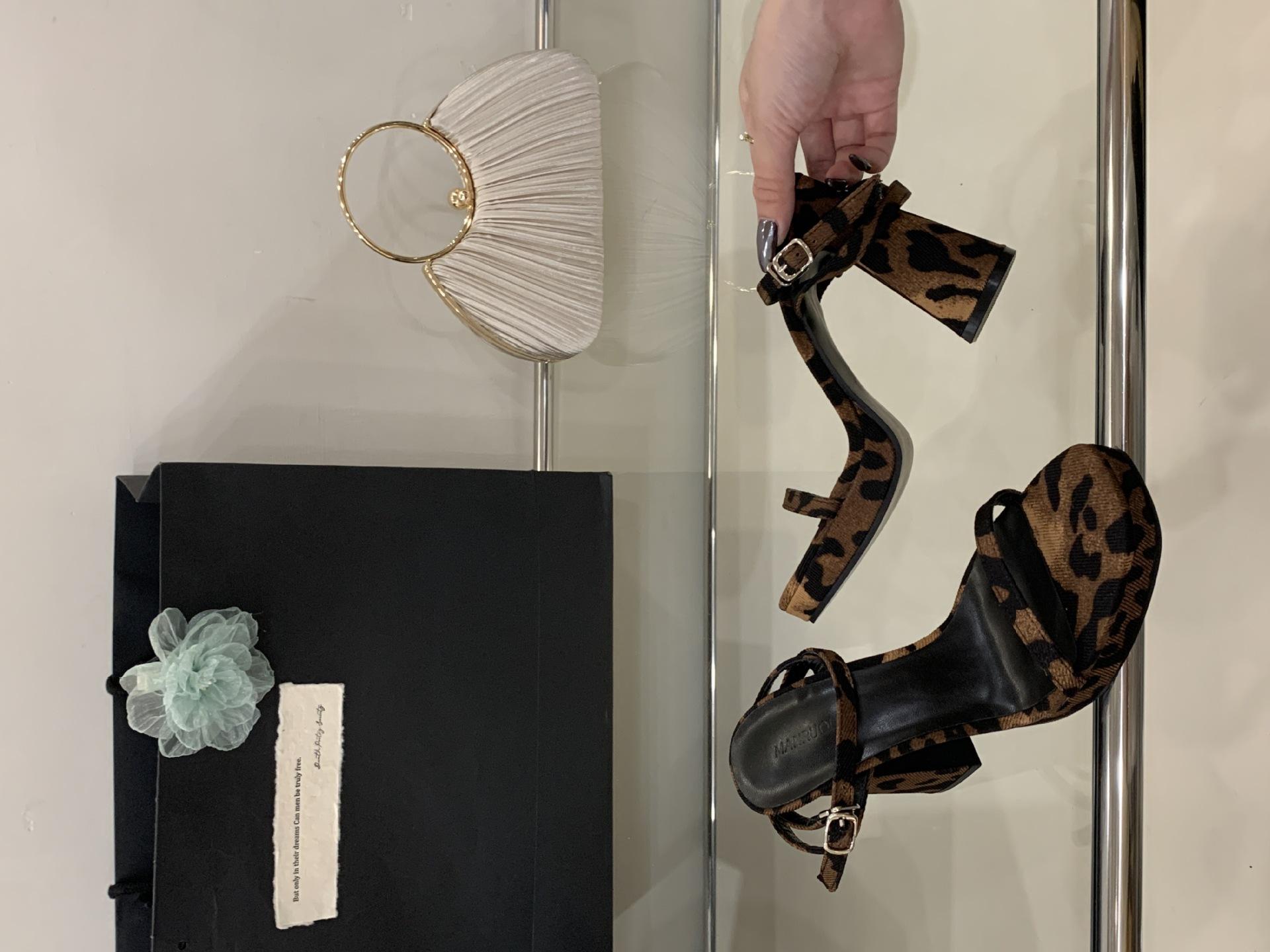 

2025 new waterproof table thick heel with sandals sexy open-toed sandals fashion personalized high heels 39 цветной печати леопарда