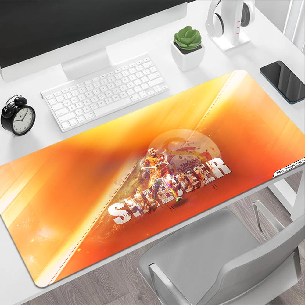 Manchester Crest Large Mouse Pad Keyboard Pad Desktop Mouse Pad Non-Slip Rubber Base Perfect for Office Laptop Gaming Setup