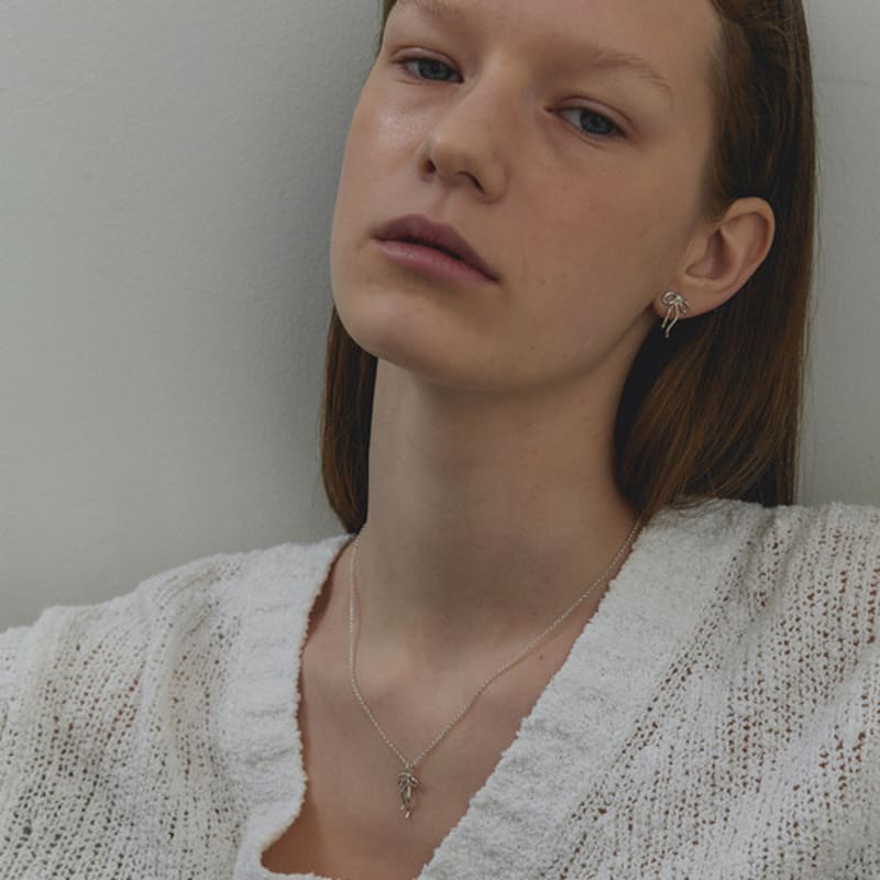 MIDNIGHT MOMENT [Exclusive] Ribbon Thin Necklace