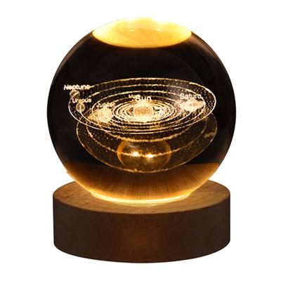 3D Kristallkugel Nachtlicht Innen geschnitztes leuchtendes Glaskugel Ornament mit Holzsockel für Zuhause