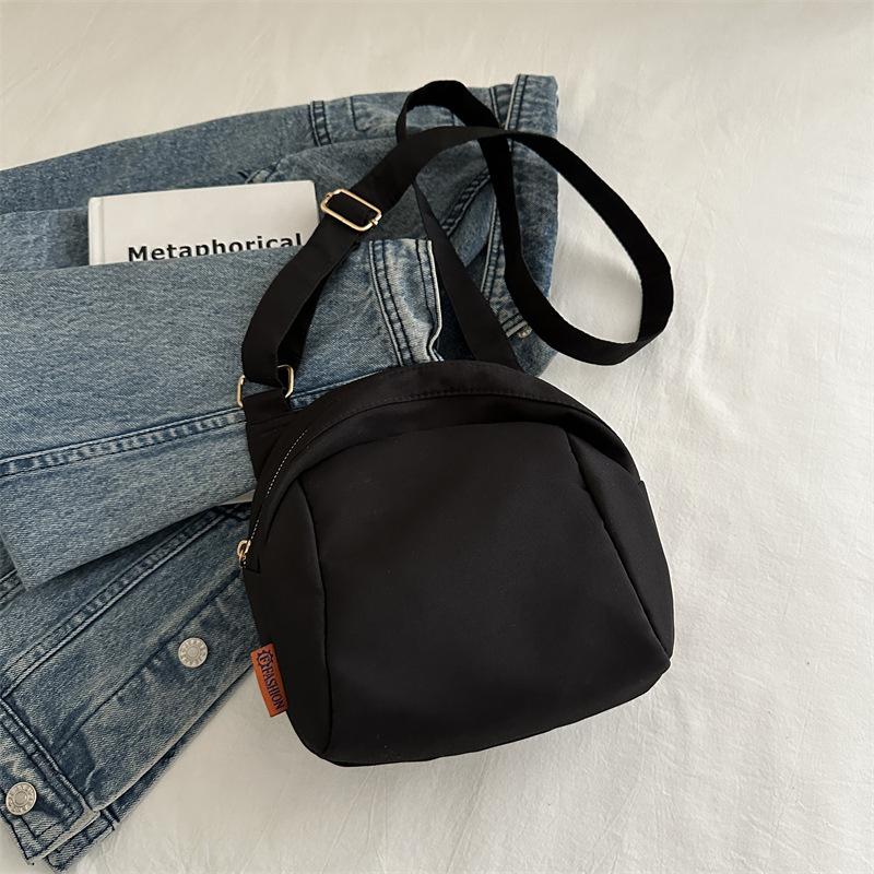 

Модная повседневная маленькая круглая сумка через плечо, трендовая простая новая мужская сумка 2024 года, повседневная женская сумка через плечо чёрный