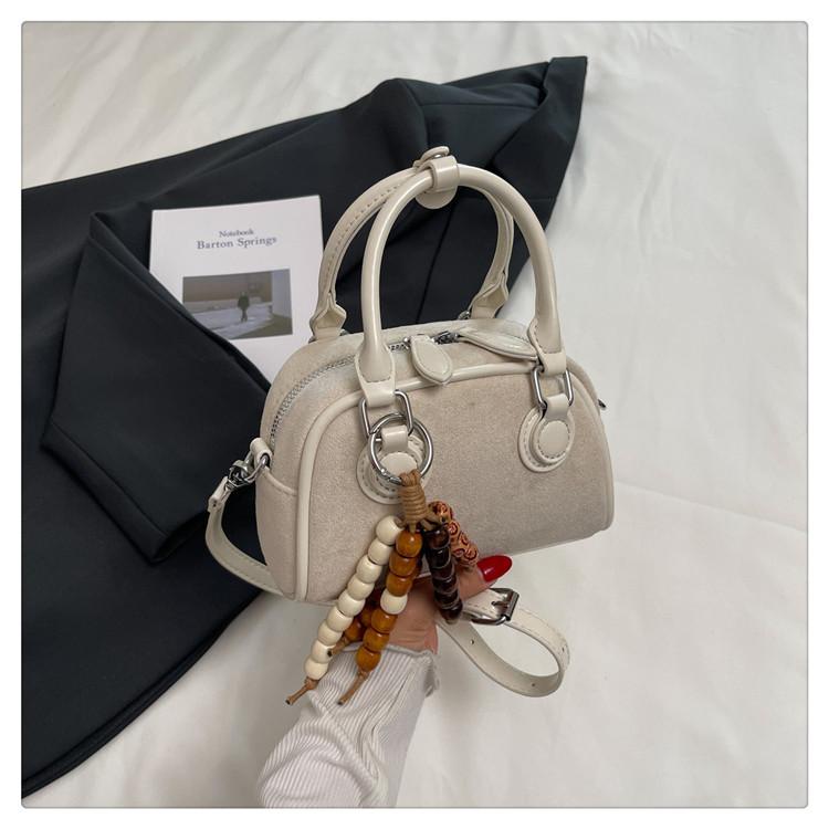 High-end niche bag women's 2025 new fashion messenger bag Korean version retro hand-held bowling bag shoulder bag