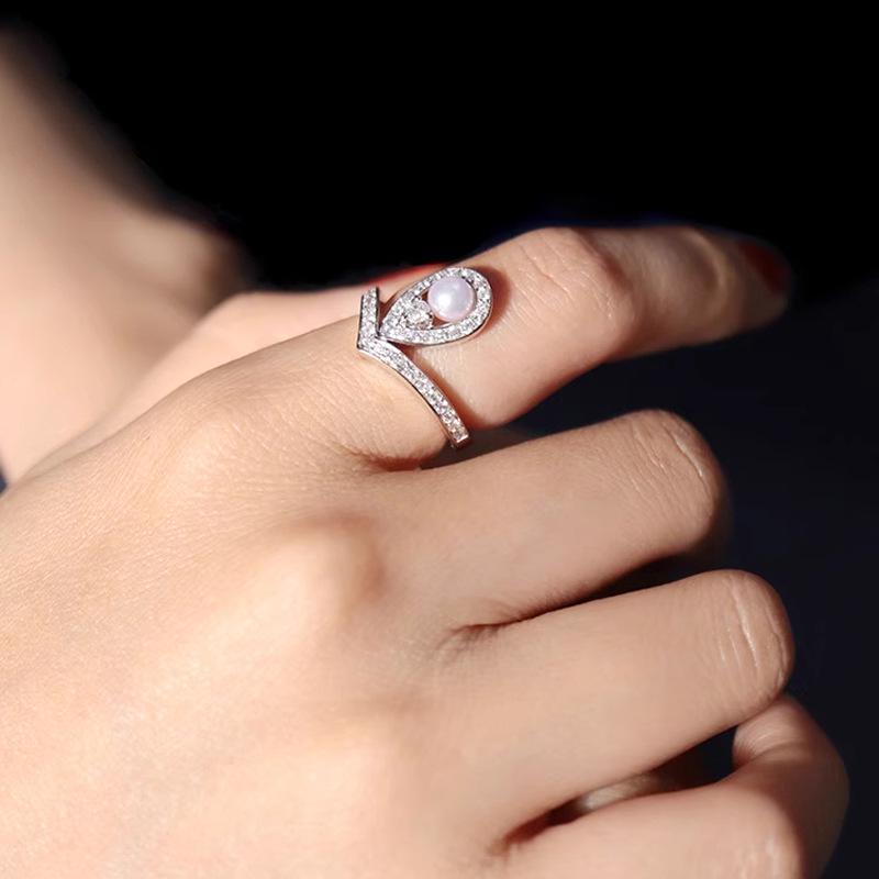 Zhuji Versatile Freshwater Pearl Ring: Two-way Style High-end Pearl Jewelry Accessory.