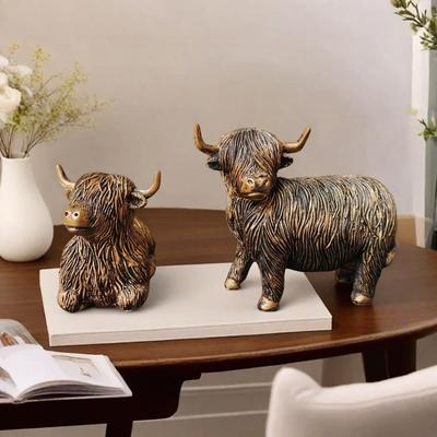 Statuetta Mucca delle Highlands in Resina, Perfetta per Decorare il Tuo Soggiorno, Camera da Letto, Scrivania da Ufficio, Vetrine o Libreria. Celebrazioni uniche per l'inaugurazione della casa