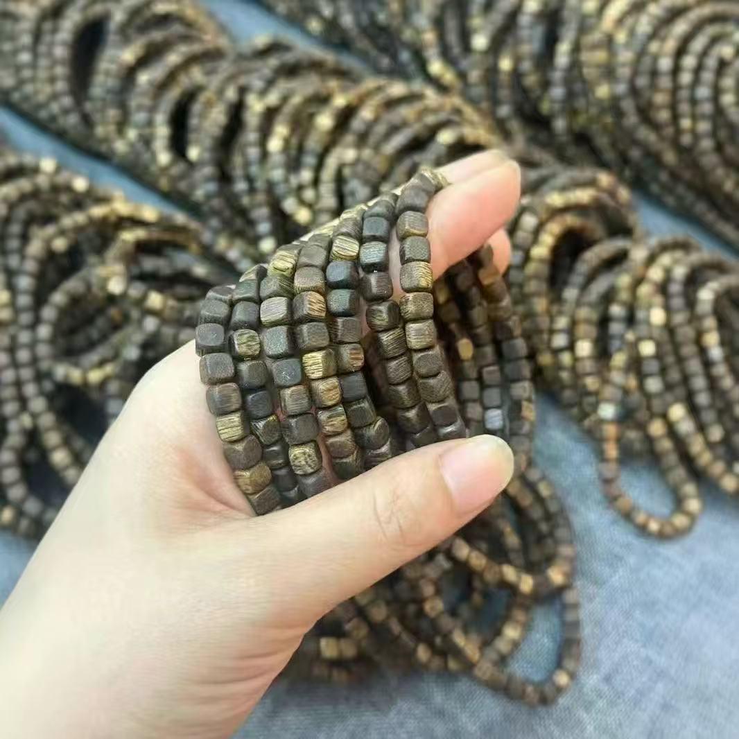 Аутентичный браслет из агарового дерева с девятью бусинами и квадратными вставками, узел  сахарный узел