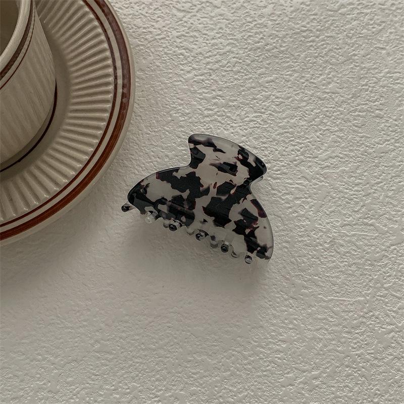 Korean Imitation Acetate High-End Shark Hair Clip - Elegant Hair Accessory for Stylish Looks