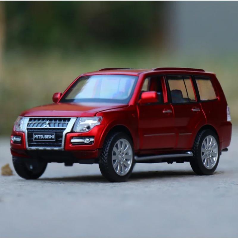 1/32 Mitsubishi PAJERO Slitinové auto Odlitky a Hračková vozidla Kovový Simulační model auta Natahovací Zvukové Světlo Dětský dárek