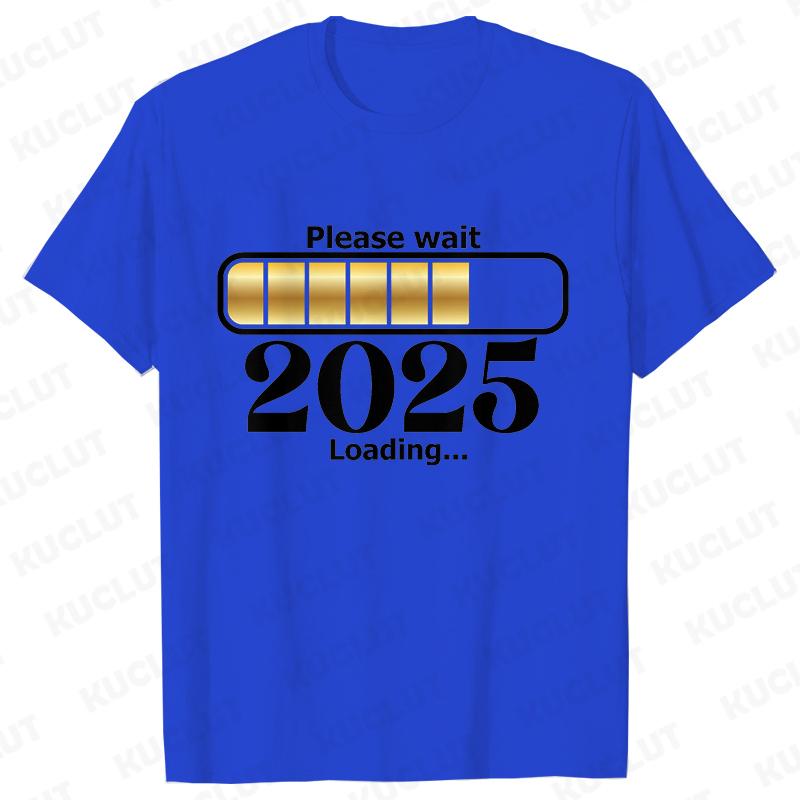 

Рубашка с надписью «С Новым годом!» Пожалуйста, подождите 2025 Загрузка футболок Футболки с коротким рукавом и круглым вырезом Модные повседневные футболки Футболки с коротким рукавом 4XL