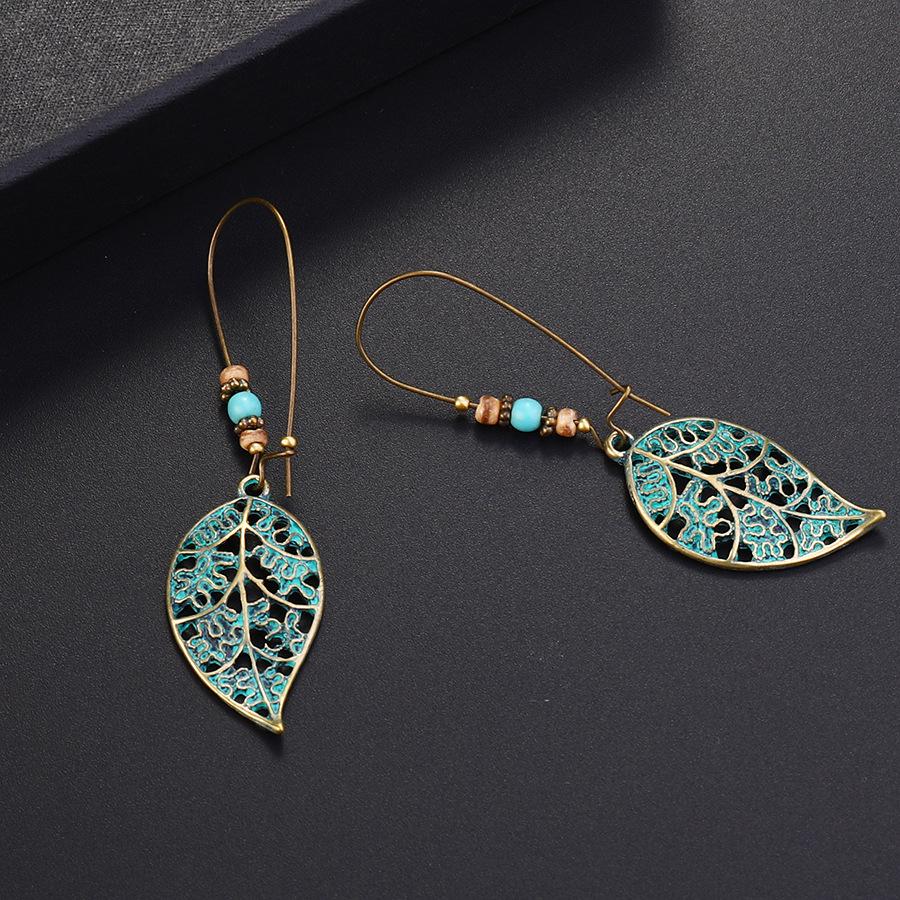 Eco-Chic Green Leaf Retro Earrings