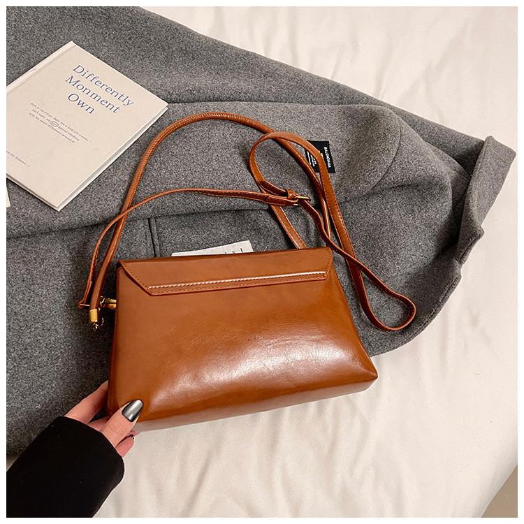 Ielgy Autumn Winter Retro Fashion All-Match Messenger Bag Super Hot One-Shoulder Underarm Small Square Bag