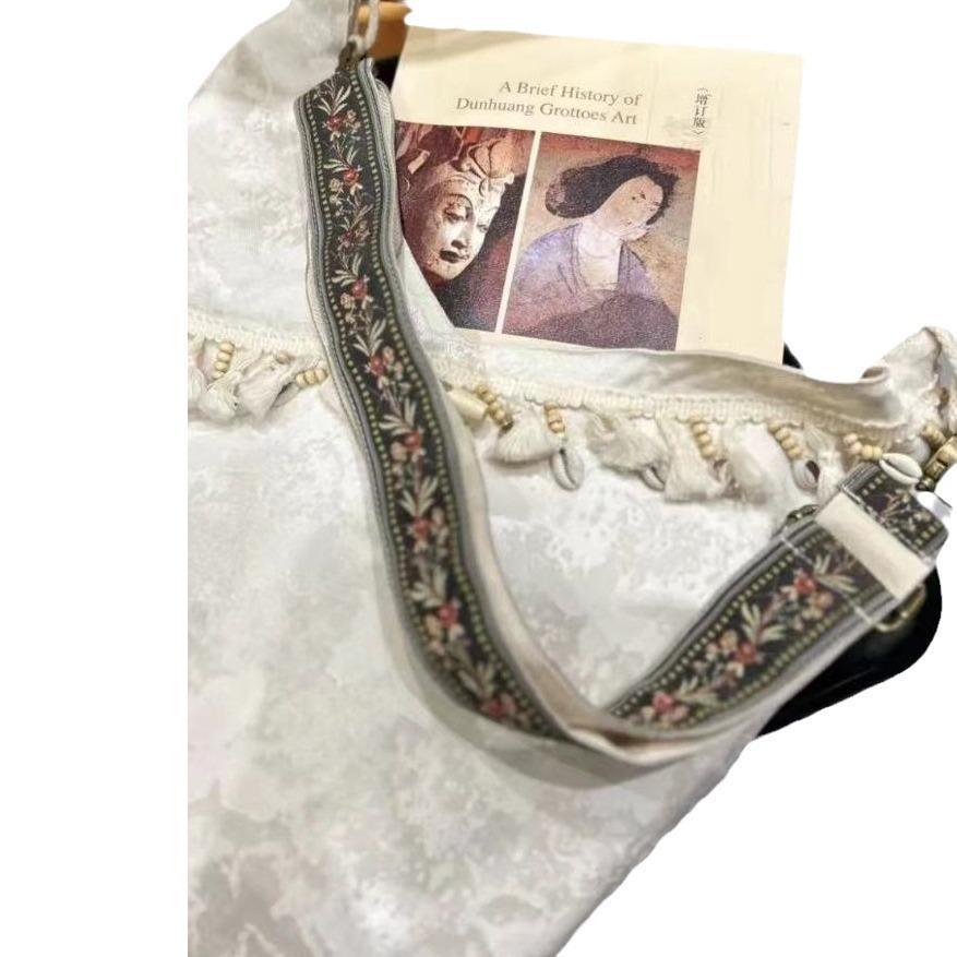 Retro Literary And Artistic National Style Bag New Chinese Handbag Tassel Suizi Women'S Bag One Shoulder Niche Messenger Bag