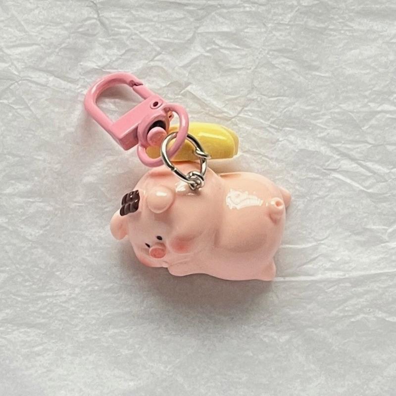 3D Pink Pig Keychain Pendant Cute Cartoon Resin Charm Key Rings Personalized Hangings Keychain for Girls and Students