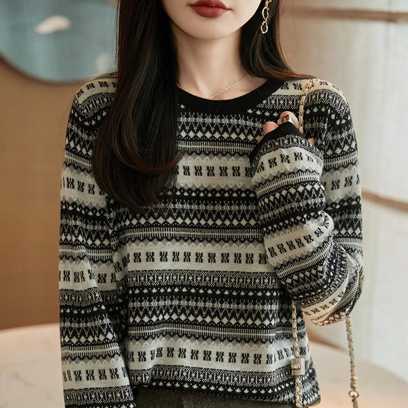 A New Retro Jacquard Round-neck Loose Striped Sweater with Ethnic Style for Women In Early Autumn