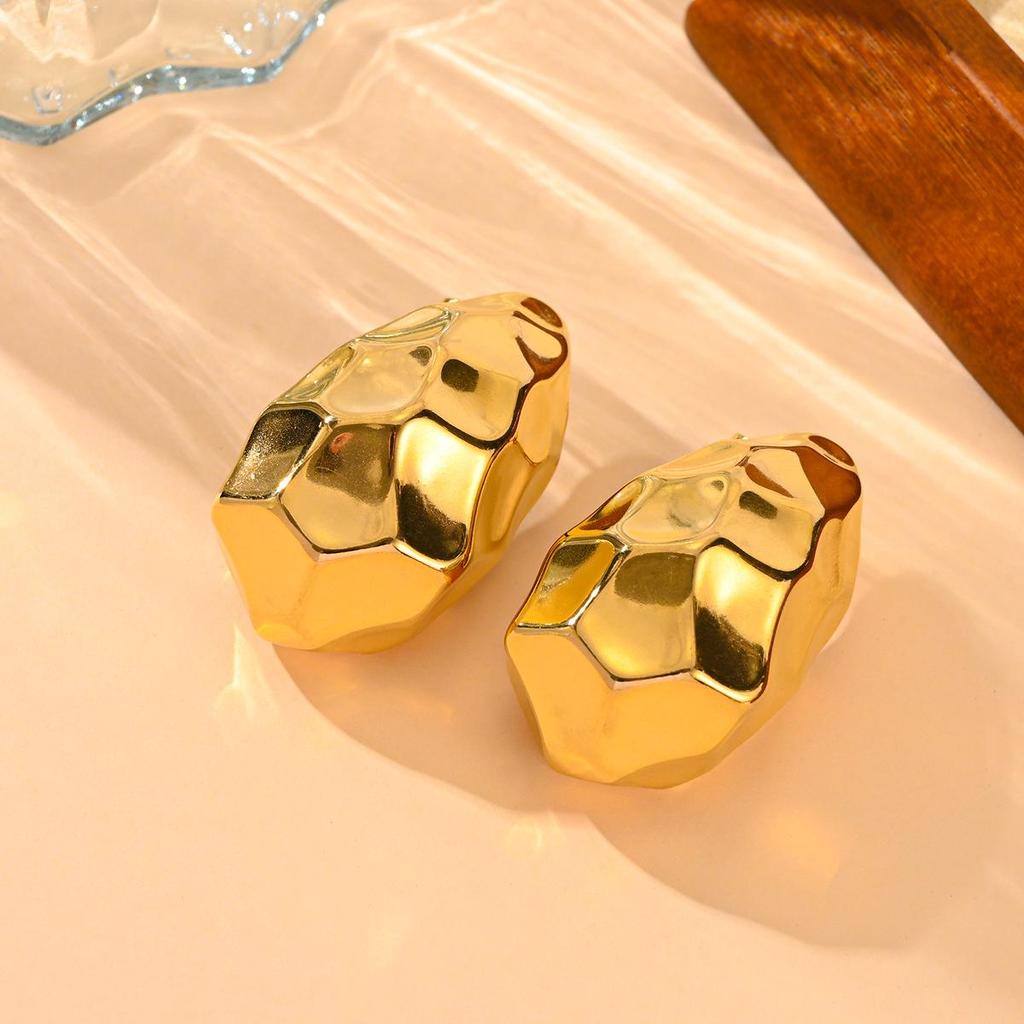 Gold Hammered Hollow Titanium Steel Earrings: Retro European and American Style, Non-Fading and Hot-Selling