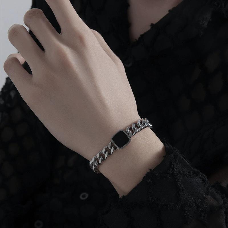

Модный панк черный квадратный металлический браслет, подходит для мужчин и женщин, ретро креативные повседневные ювелирные изделия, подарки серебряный