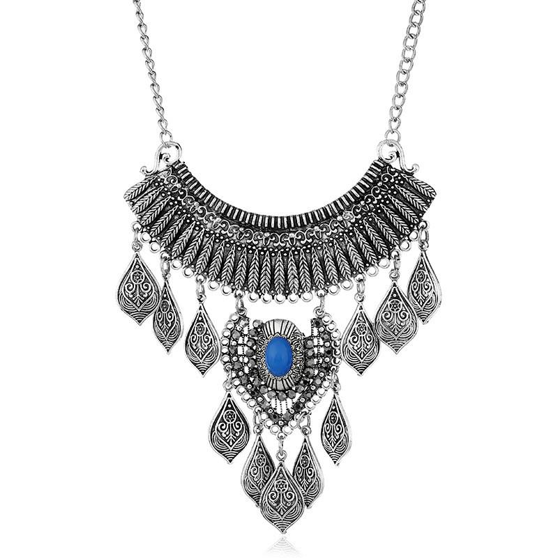 

Vintage Leaf Pendant Necklace With Alloy Metal And Dazzling Embellishments For Artsy Women Silver Blue