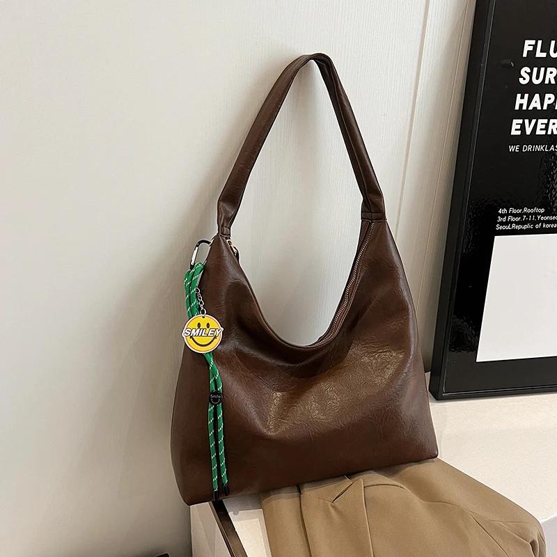 Large Capacity Shoulder Bag for Women  Versatile and Elegant Traveler Bag  Retro and Elegant Style